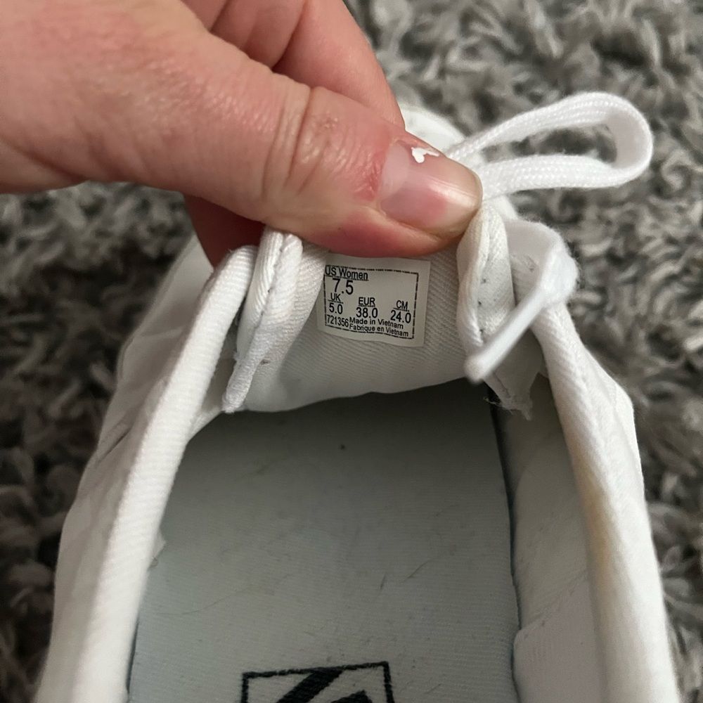 Vans - Picture 3 of 6